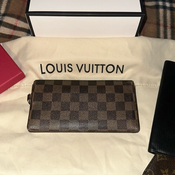 Trade? LV Authentic Damier Ebene double snap wallet wristlet😍 - Picture 2 of 11